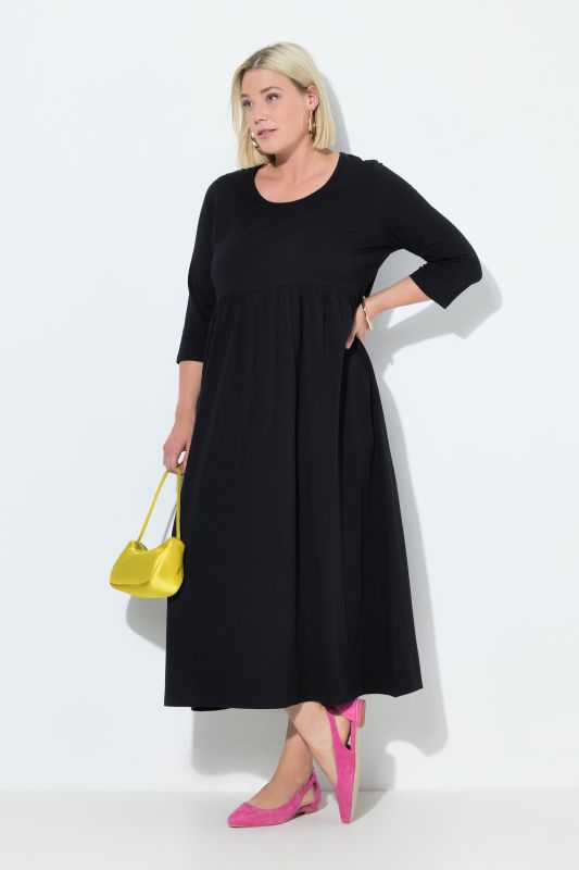 Robe maxi en jersey, avec poches. Coupe trapèze évasée. Décolleté rond et manches 3/4.
