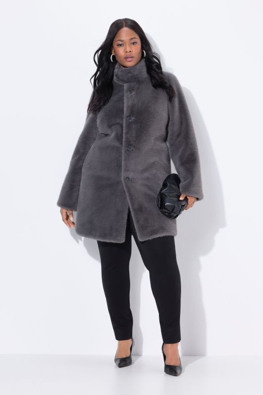 Manteau court imitation fourrure, col montant et boutons-pression, coupe évasée