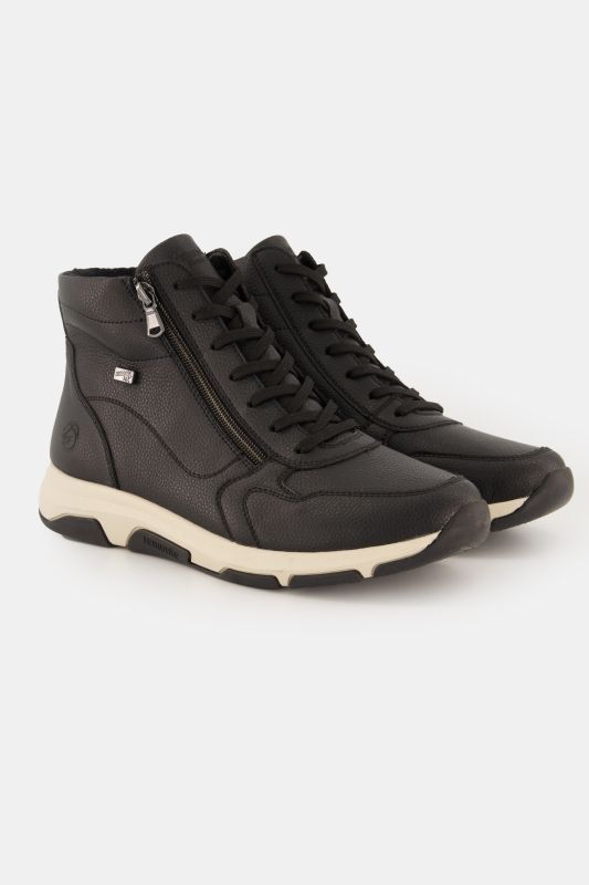 Sneakers techniques en cuir