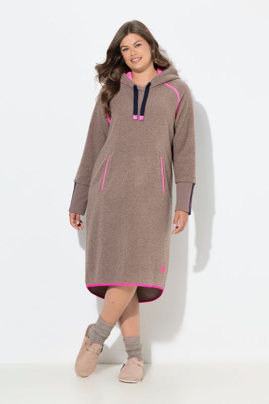 Robe en polaire bouclée. Capuche. Label OEKO-TEX