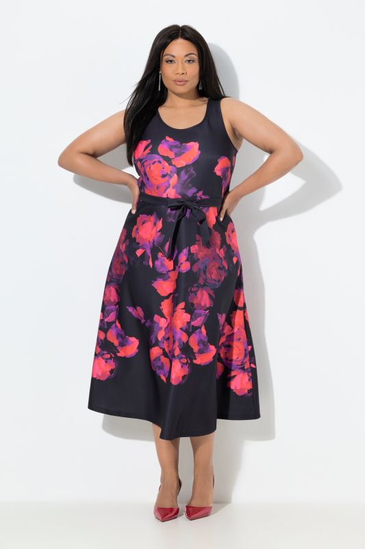 Robe maxi en tissu scuba sans manches à fleurs. Coupe trapèze