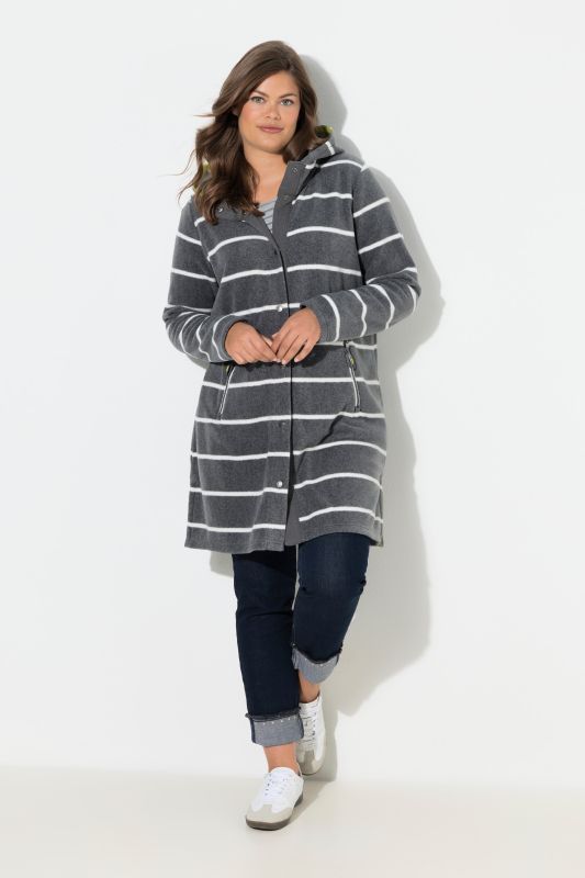 Veste longue en polaire. Manches longues et capuche