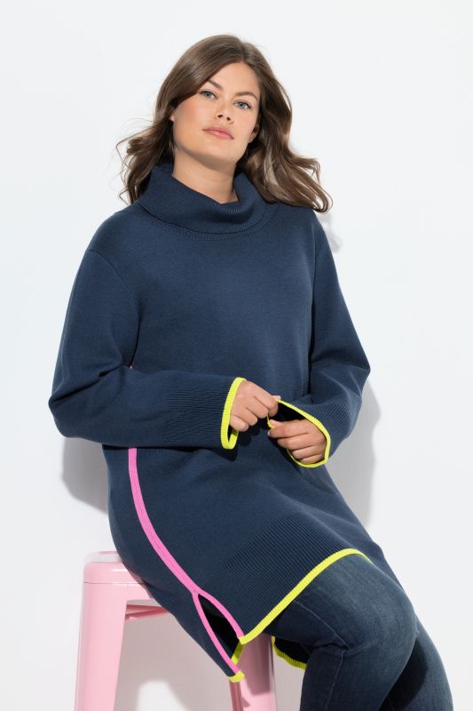 Pull long en maille. Manches longues, col roulé