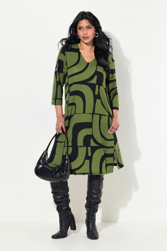 Robe en point de Rome, coupe évasée, décolleté en V, manches 3/4 et poches