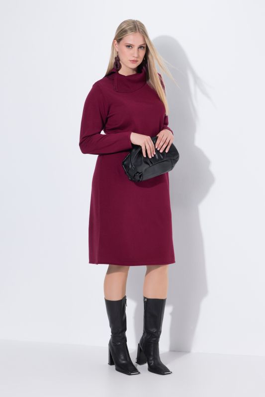 Robe midi en maille avec col roulé, mabnches longues et fermeture éclair