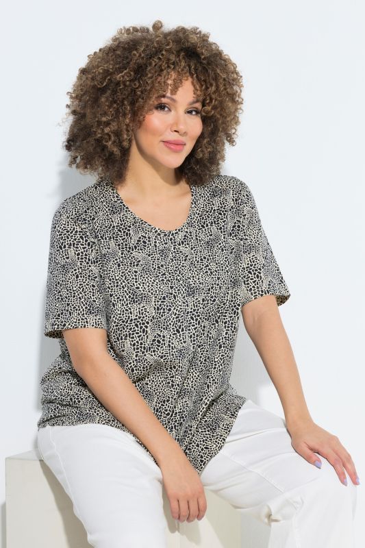 T-shirt motif girafes, décolleté en V et manches courtes, coupe évasée