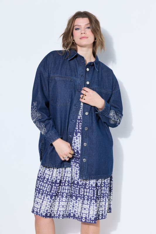 Chemise en jean, coupe oversize, broderie sur les manches