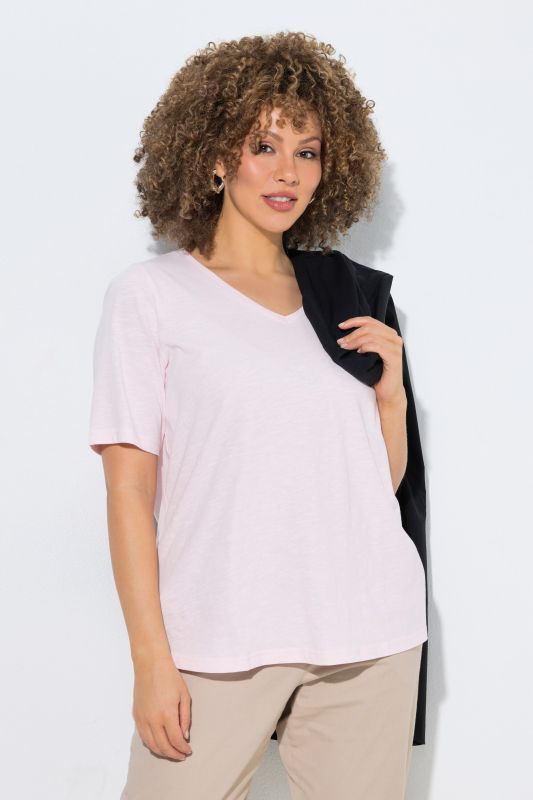 T-shirt avec décolleté en V et manches courtes, coupe Classic Fit