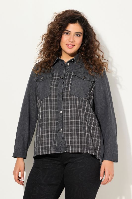 Chemise en jean, empiècements en flanelle. Col chemise, franges et manches longues.