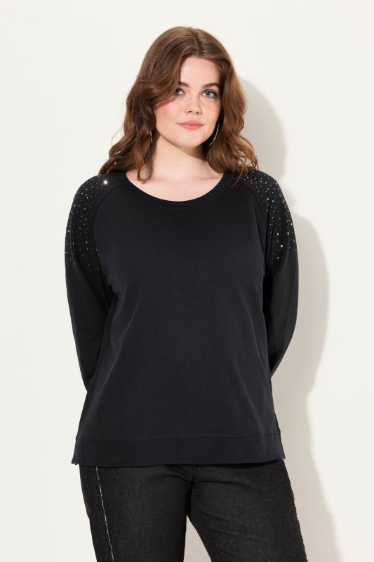 Sweat-shirt oversize, col rond et manches longues. Rivets fantaisie.