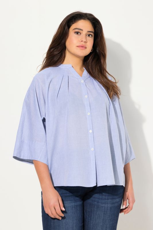 Chemisier oversize, décolleté en V et manches chauve-souris. Plis fantaisie.