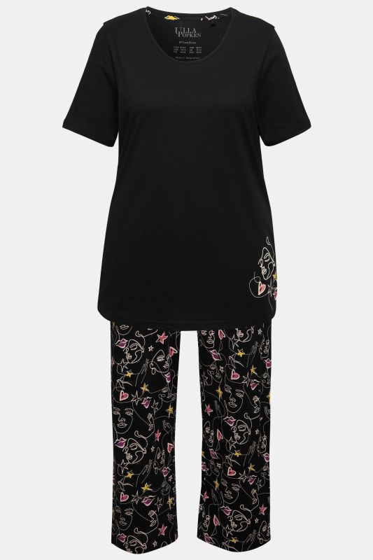 Pyjama deux pièces. Pantalon et t-shirt à manches courtes. Motif cœur griffonné