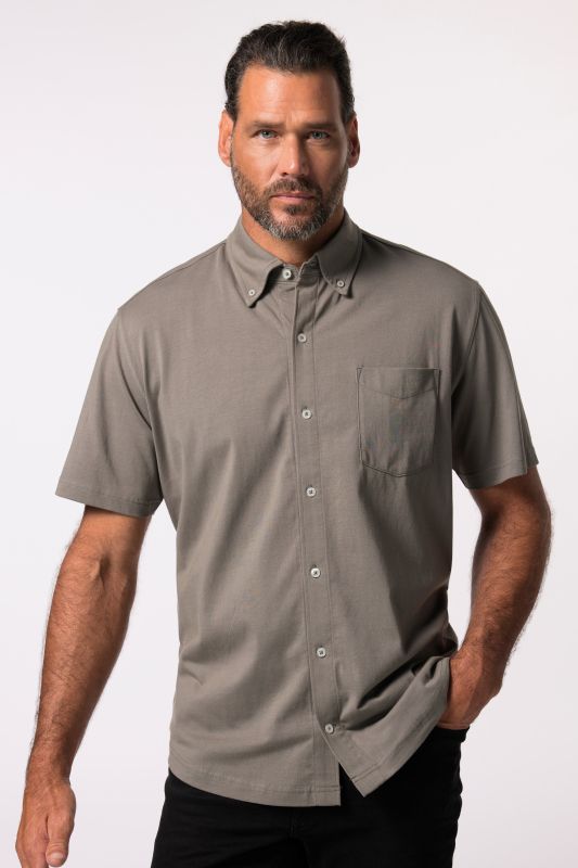 Chemise en jersey à manches courtes et col à pointes boutonnées. Coupe Modern Fit - jusqu'au 8 XL