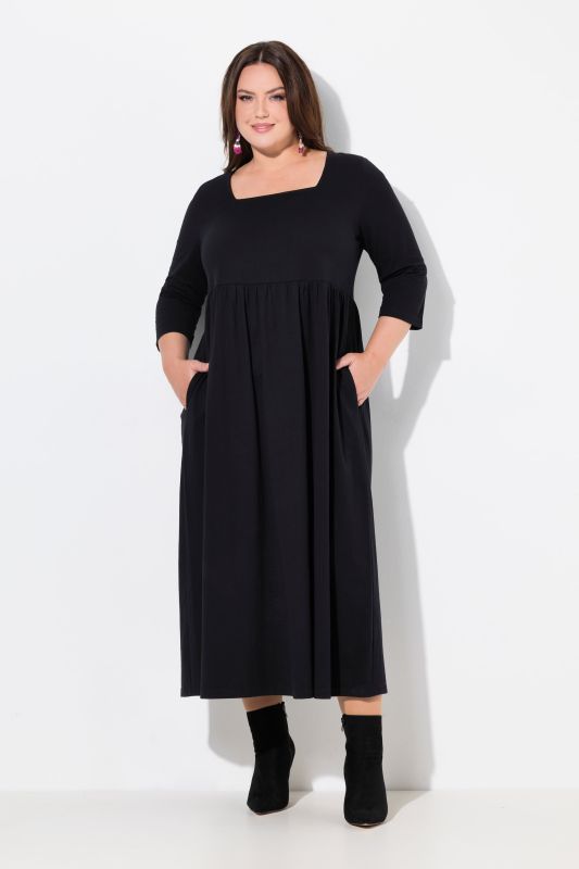 Robe en jersey. Encolure carrée et manches 3/4. Silhouette en A.