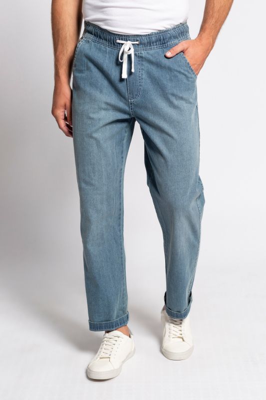 Pantalon aspect jean. Coupe Relaxed Fit 4 poches