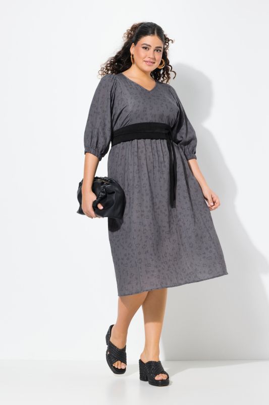 Robe midi en mousseline, manches courtes et décolleté en V, coupe évasée