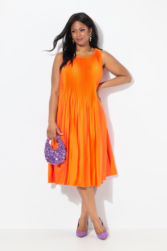 Robe midi plissée, coupe trapèze, col rond, sans manches