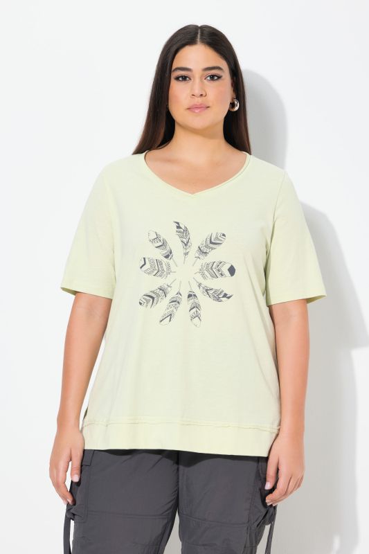 T-shirt motif plumes, bords francs, décolleté en V et manches courtes