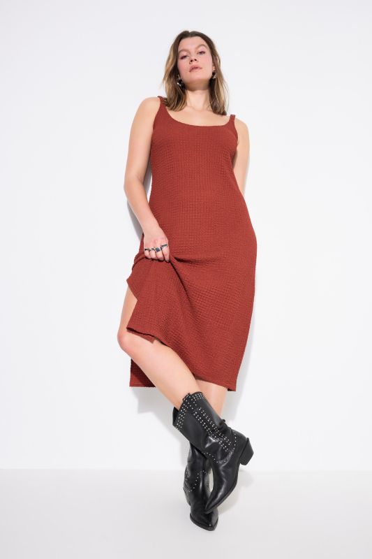 Robe midi en tissu gaufré, coupe Straight