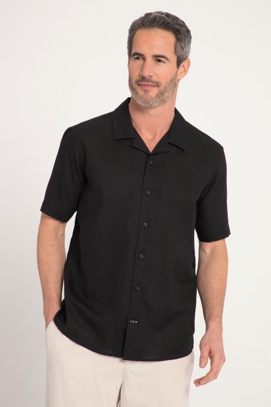 Chemise en lin mélangé. Manches courtes et col cubain. Coupe Modern Fit.