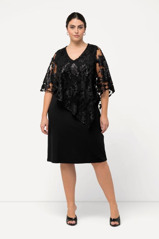 Robe avec jeté en dentelle et sequins. Décolleté en V et manches 3/4