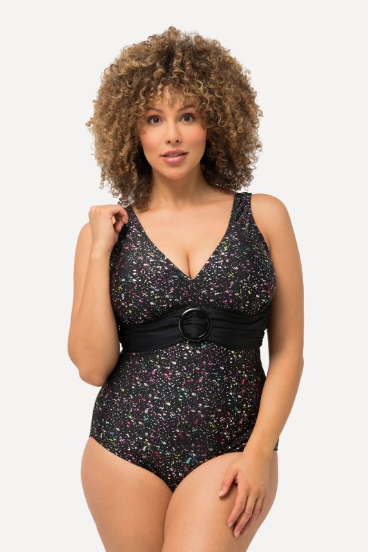 Maillot de bain, éclats métalliques, bonnets souples, anneau fantaisie