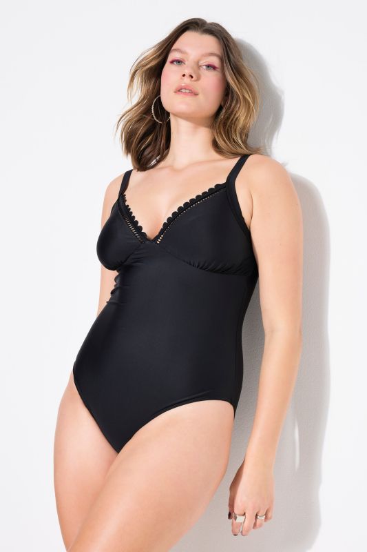 Maillot de bain à bonnets souples, bords découpés au laser