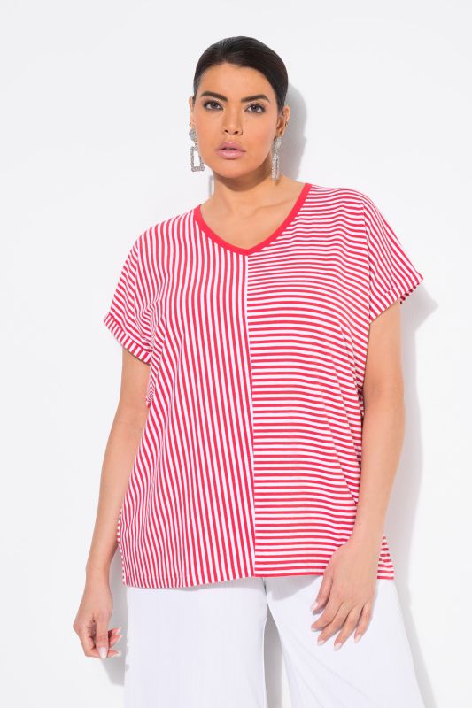 T-shirt oversize à col V, manches courtes et jeu de rayures
