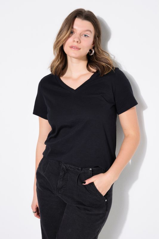 T-shirt à manches courtes et encolure V. Coupe Wide Classic Fit