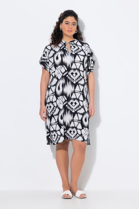 Robe oversize, col tunisient et manches courtes