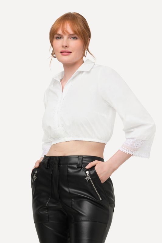 Chemisier bavarois traditionnel, col chemise et manches 3/4. Base élastique et dentelle.