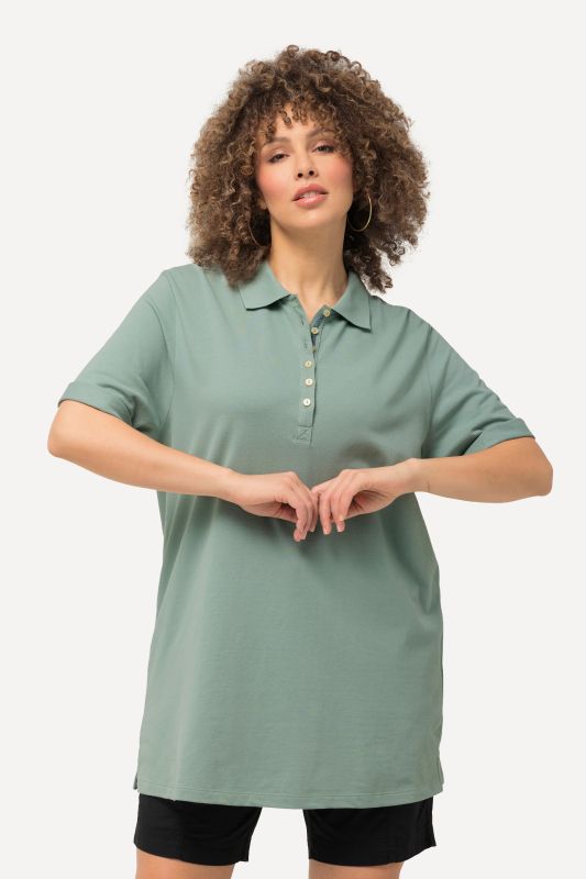 Polo en maille piquée. Patte de boutonnage en velours. Manches courtes