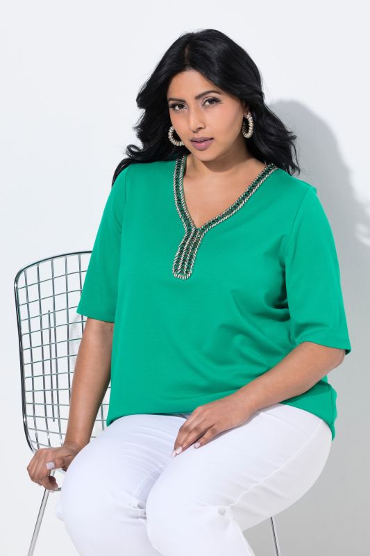 T-shirt manches courtes et décolleté fantaisie, coupe évasée