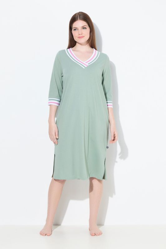 Chemise de nuit avec bordure fantaisie – col en V et manches 3/4