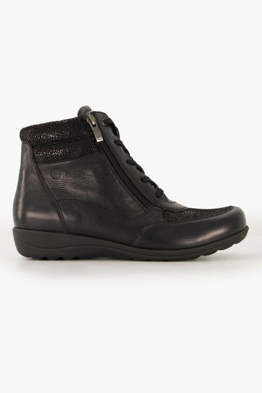 Boots techniques Caprice en cuir synthétique, doublure en polaire bouclée - largeur H