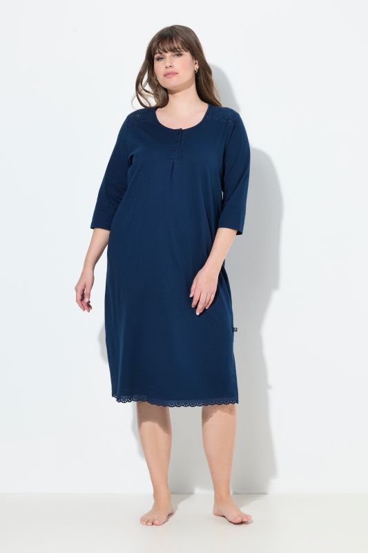 Chemise de nuit à col rond et manches 3/4, broderie ajourée et pli décoratif