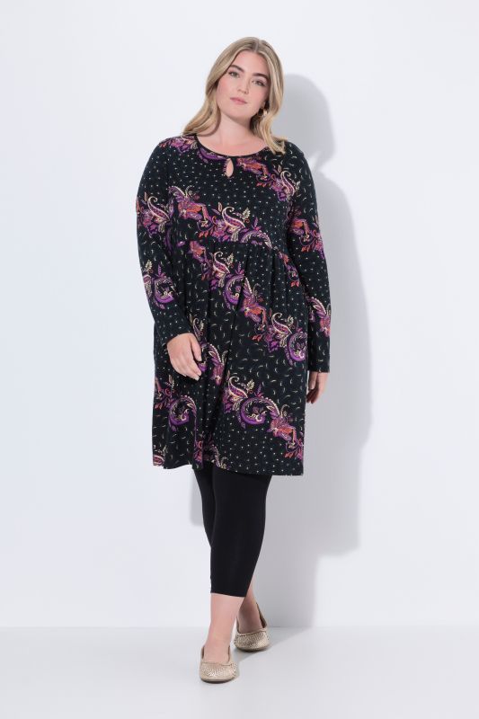 Robe en jersey motif cachemire, décolleté rond et manches longues, coupe évasée