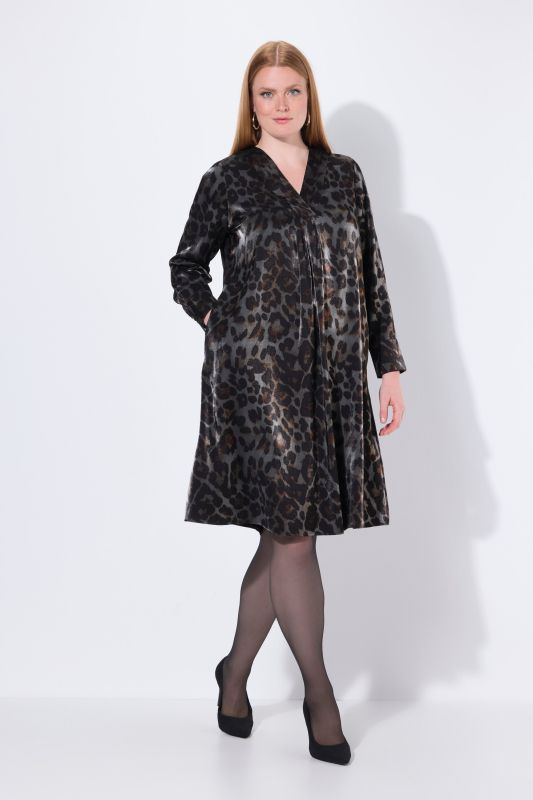 Robe midi coupe trapèze à décolleté en V, manches longues et imprimé léopard