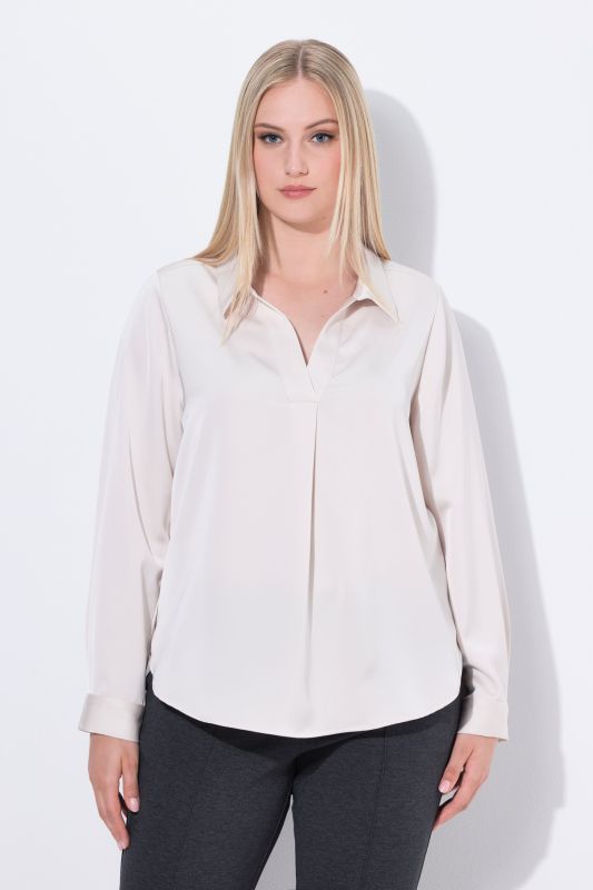 Blouse en satin, col chemise et pli fantaisie, manches longues. Coupe évasée