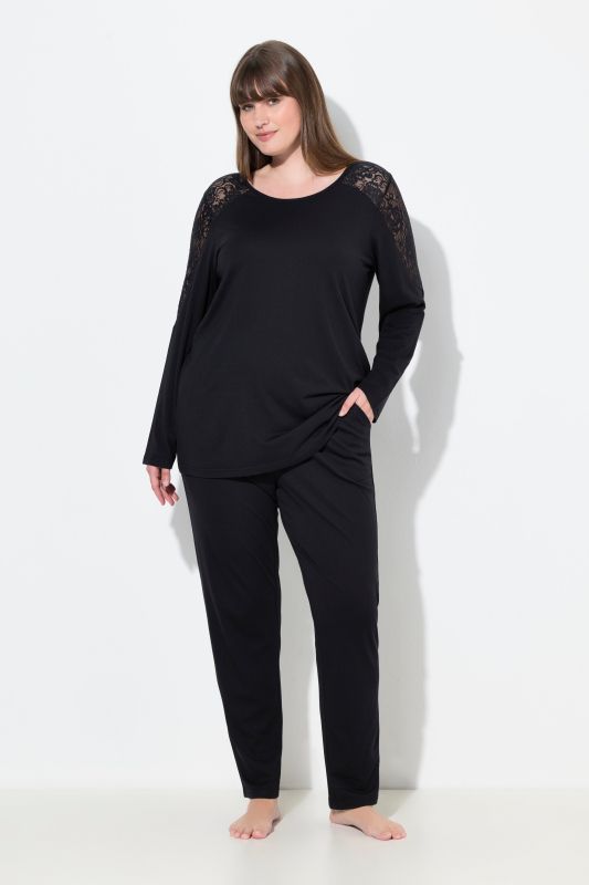 Pyjama avec dentelle, col rond et manches longues. Modal mélangé