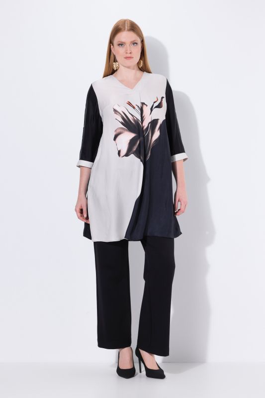 Tunique à décolleté en V et manches 3/4, plis fantaisie et motif floral