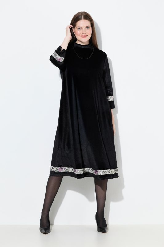 Robe en velours à col montant et manches 3/4, chaînette fantaisie