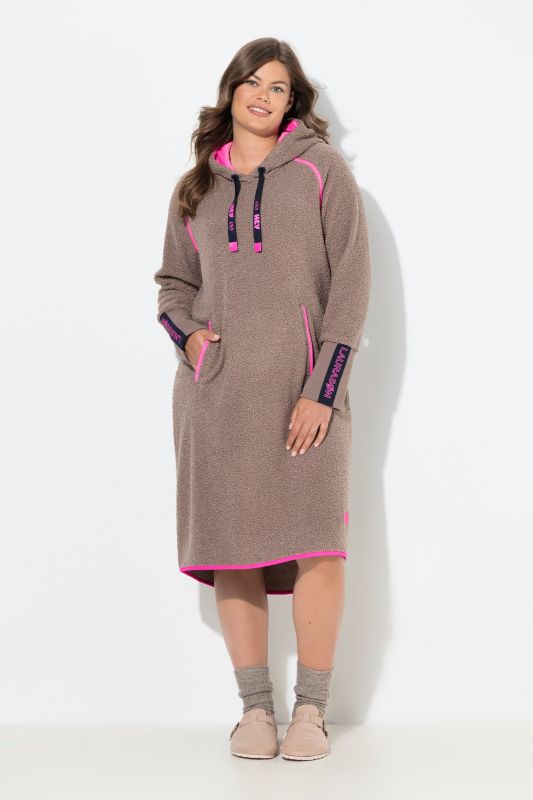 Robe en polaire bouclée. Capuche. Label OEKO-TEX