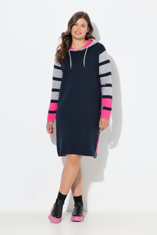 Robe en maille. Manches longues et capuche