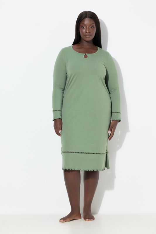 Chemise de nuit à col rond et manches longues, ourlet creux et bord ondulé