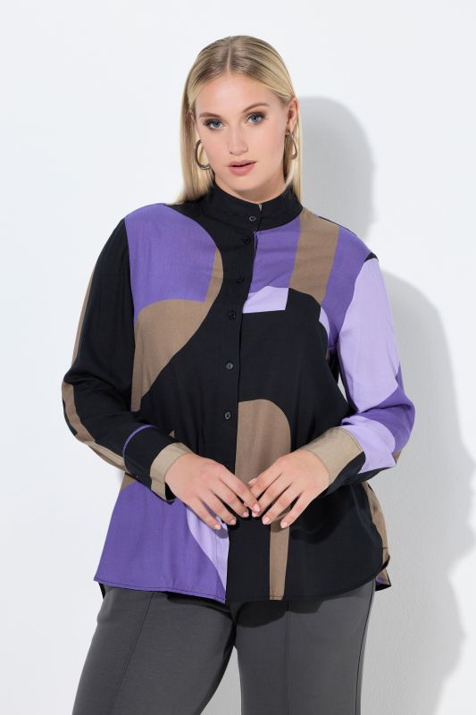 Chemisier long motif lettres, col officier et manches longues, coupe évasée