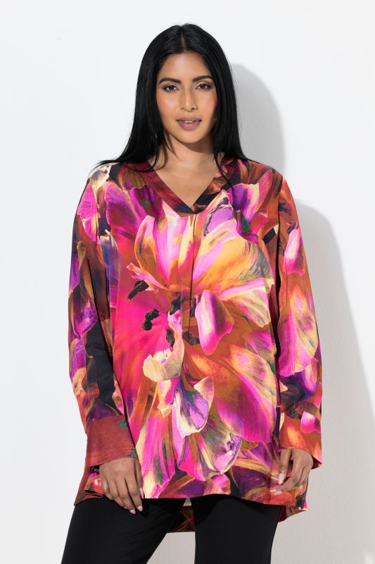 Blouse à fleurs en satin, décolleté en V et manches longues