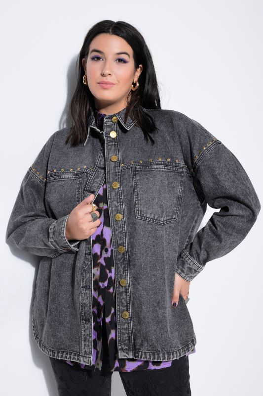 Chemisier en jean oversize, rivets fantaisie et esprit vintage