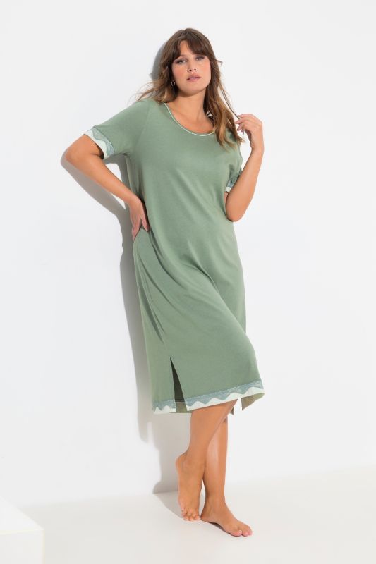 Chemise de nuit décolleté rond et manches courtes, liserés en dentelle