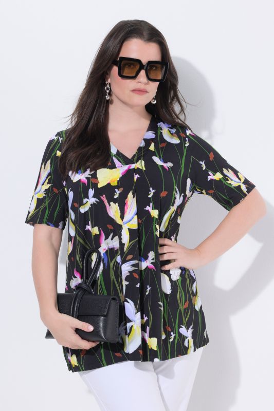 T-shirt au tombé fluide, décolleté en V avec pli fantaisie et manches courtes, coupe évasée